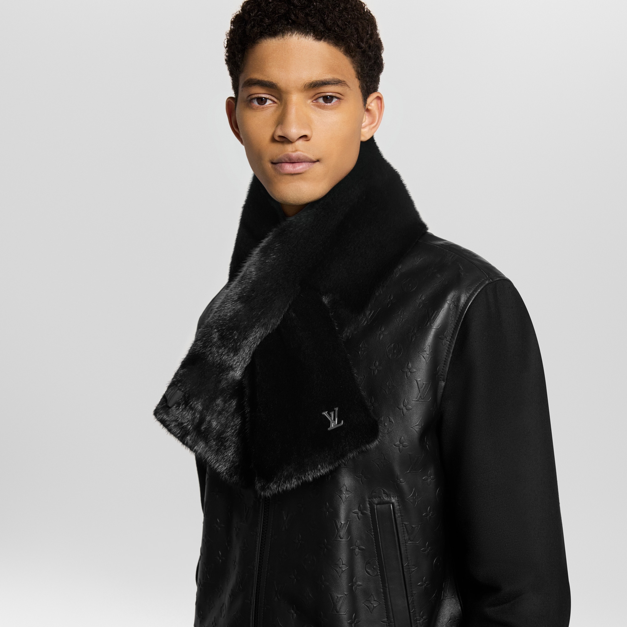 Monogram Reverse Fur Scarf . - Accessories | Louis Vuitton India